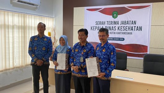 Serah terima jabatan Kepala Dinas Kesehatan Kutai Kartanegara. Foto istimewa