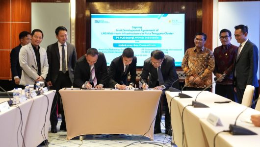 Penandatanganan Joint Development Agreement (JDA) pengembangan infrastruktur midstream LNG cluster Nusa Tenggara antara PLN Energi Primer Indonesia dan Konsorsium Indokorea Gas. Foto PLN