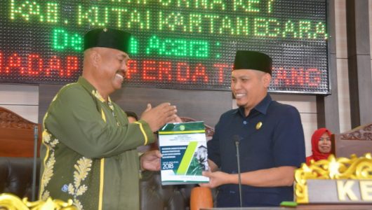 Bupati Kukar di DPRD (1)
