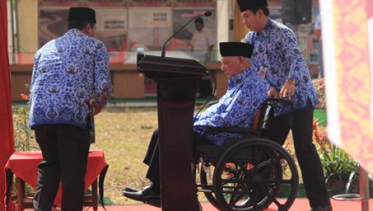 Gubernur Awang Faroek Ishak