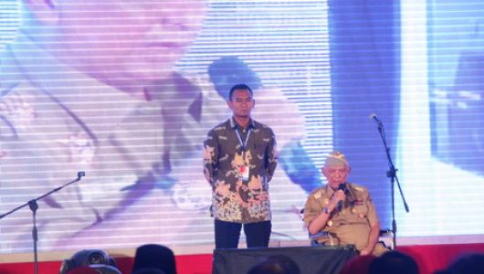 Gubernur Awang Faroek