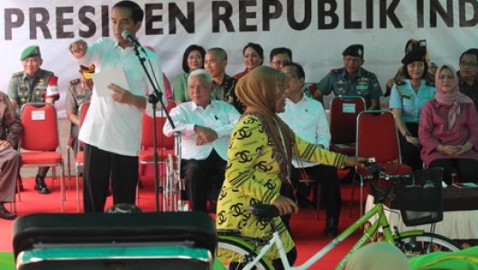 Jokowi di Embarkasi Balikpapan