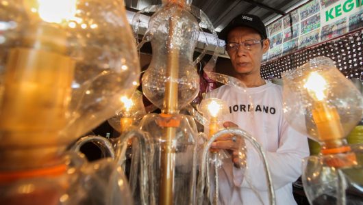 Ilustrasi lampu penerangan pedagang di jalanan. Foto istimewa