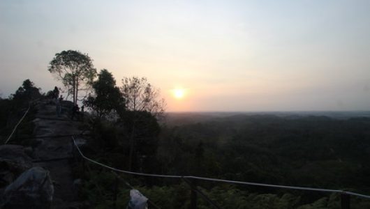 Obyek wisata Batu Dinding