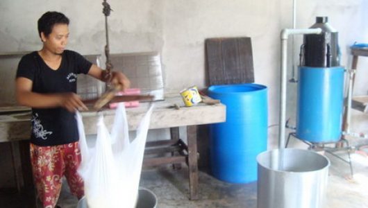 Pengusaha tahu Somber dan kethel uapnya