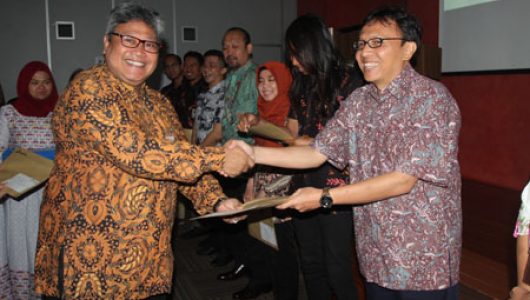Penyerahan kontrak kerja PHM
