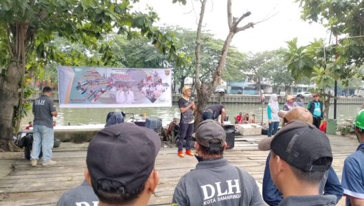 Operasi bersih-bersih sepanjang Sungai Karang Mumus di Samarinda. Foto istimewa