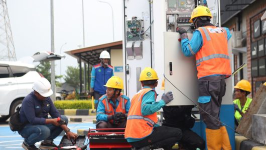 SPKLU untuk pengisian daya kendaraan listrik. Foto PLN