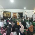 Wali Kota Samarinda Andi Harun berbuka puasa bersama jurnalis setempat. Foto istimewa