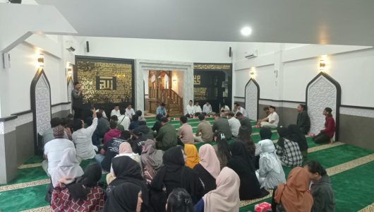 Wali Kota Samarinda Andi Harun berbuka puasa bersama jurnalis setempat. Foto istimewa