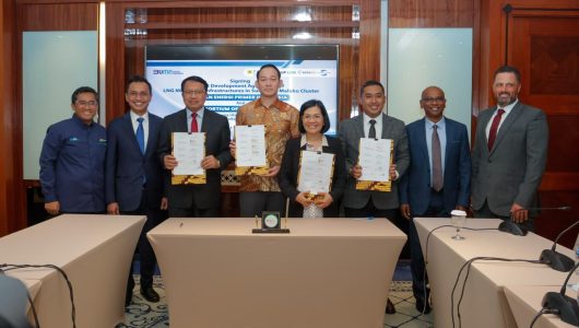 Penandatanganan kerja sama terkait pengembangan infrastruktur midstream LNG cluster Sulawesi-Maluku antara PLN dan Konsorsium AGP-SBS-KPMOG. Foto PLN