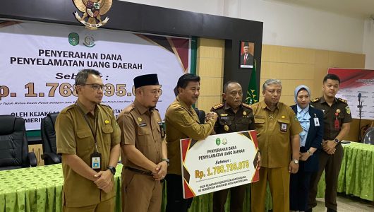 Sekkab Sungono, Saat menyampaikan sambutan dalam kegiatan penyerahan dana penyelamatan uang daerah (Istimewa)