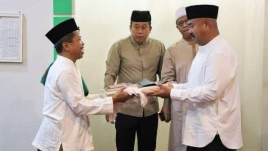 Bupati Kukar, Edi Damansyah saat melaksanakan Safari Ramadan di salah satu masjid di Kukar (Istimewa)