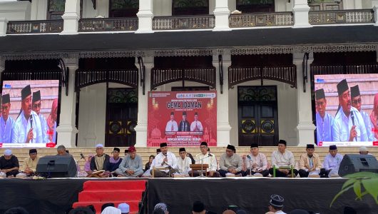 Suasana pelaksanaan Gerakan Etam Mengaji di Halaman Kedaton Kesultanan Kutai Kartanegara ing Martadipura  (Istimewa)