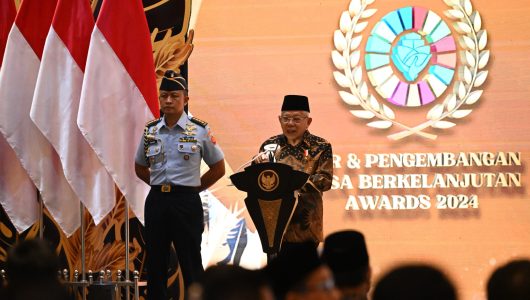 Wakil Presiden RI, Ma'ruf Amin (kanan) dalam sambutannya Selasa, (7/5) menyampaikan apresiasinya kepada program CSR yang dilaksanakan BUMN dan perusahaan swasta sebagai dukungan kepada pemerintah dalam mencapai target pembangunan. (Sumber foto: BPMI Setwapres)