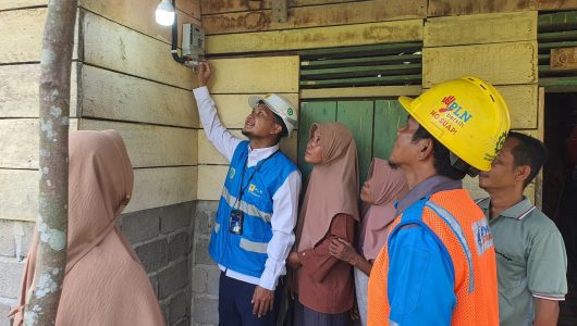 PLN telah berhasil merealisasikan penerangan 24 jam di wilayah 3T (tertinggal, terdepan, dan terluar) Riau. Foto Riau