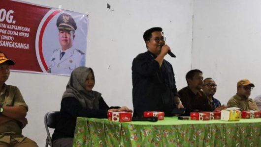 Suasana pelaksanaan dialog antara Wakil Bupati Kukar, Rendi Solihin dan pelaku UMKM di Kelurahan Sari Jaya Sangasanga. Istimewa)