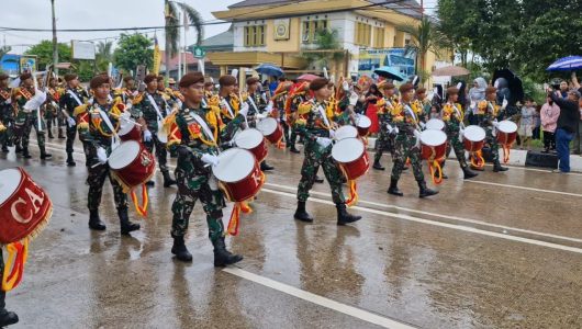 Suasana Kemeriahan Kirab Drumband Genderang Suling Canka Lokananta Taruna Akmil di Kukar (Istimewa)