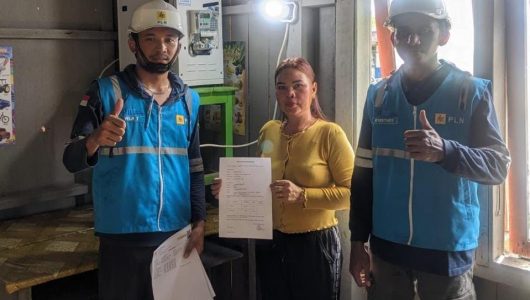 PLN berhasil menghadirkan listrik berbasis energi terbarukan ke empat sekolah terpencil di Kabupaten Mahakam Ulu, Kalimantan Timur, Minggu (6/7/2025). Foto PLN