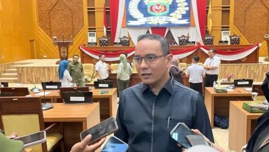 Tahun ajaran baru 2025 di Kota Samarinda diwarnai dengan fenomena mengejutkan. Ribuan bangku di sekolah negeri dilaporkan belum terisi. Foto istimewa