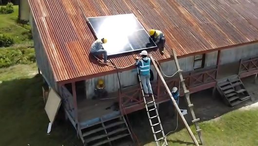 PT PLN (Persero) terus menunjukkan komitmennya dalam mendukung pendidikan di wilayah terpencil. Foto PLN
