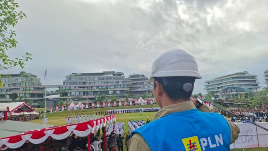 PLN UID Kaltimra demi memastikan pasokan listrik tetap andal selama peringatan HUT ke-80 Kemerdekaan Republik Indonesia. Foto PLN